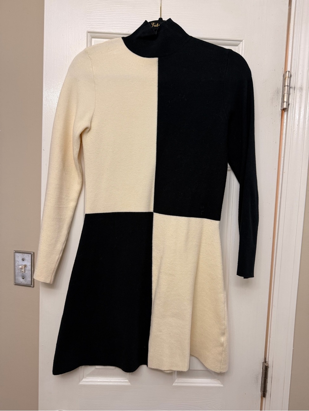 vestique Two-Tone Black and Cream Long Sleeve Mock Neck sweater Dress